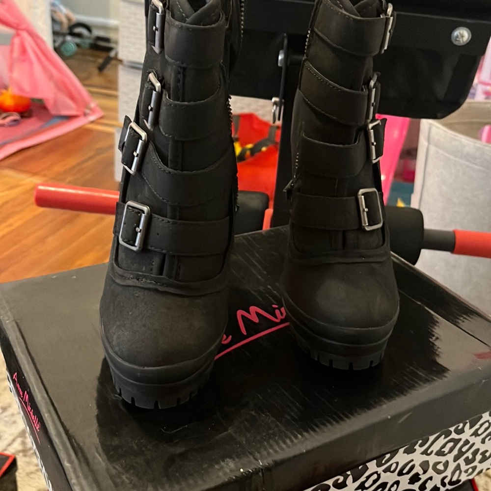 Anne Michelle heels